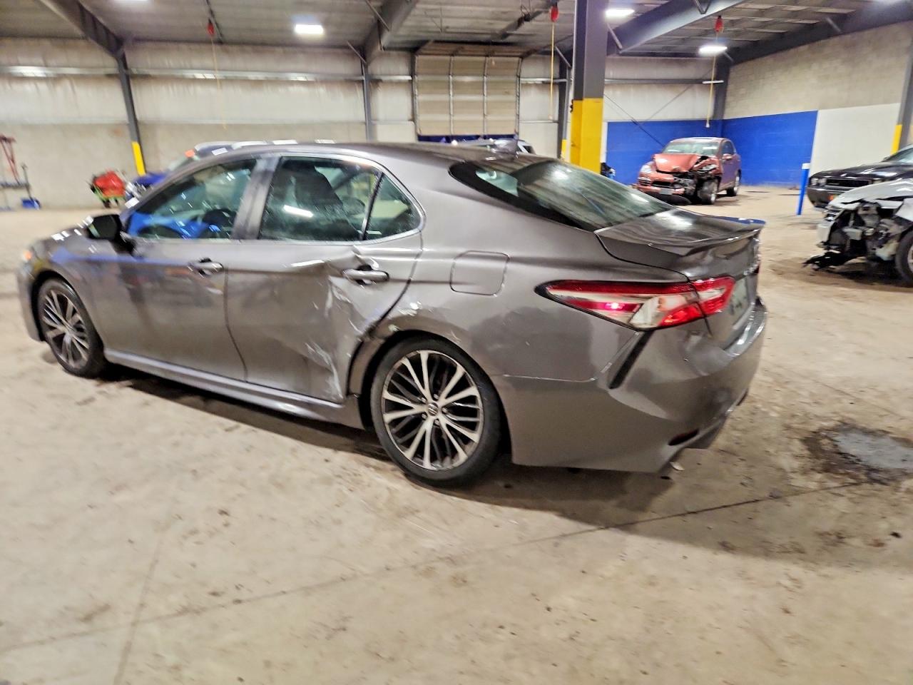 2019 TOYOTA CAMRY L photo 2