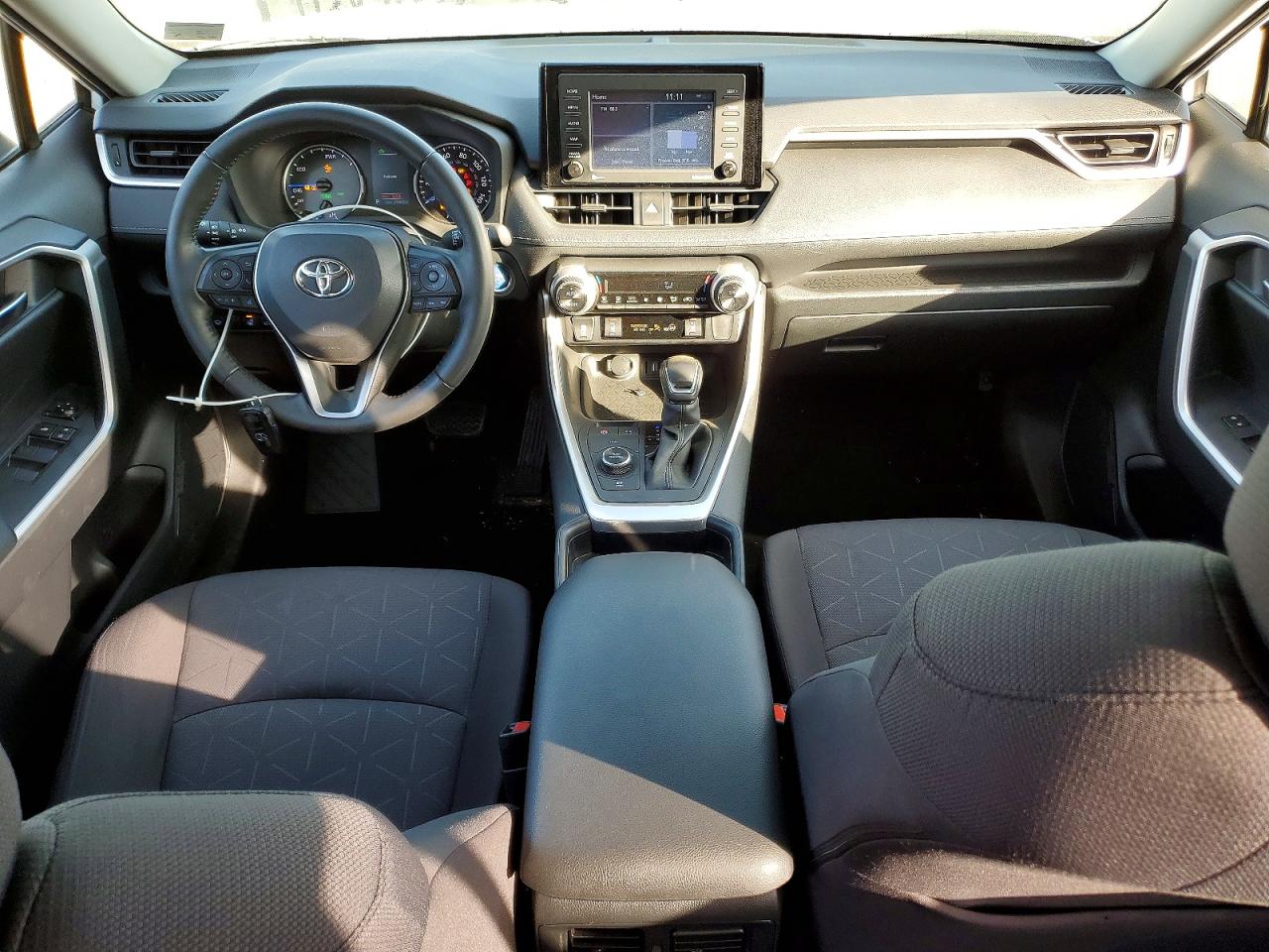 2021 TOYOTA RAV4 XLE photo 8