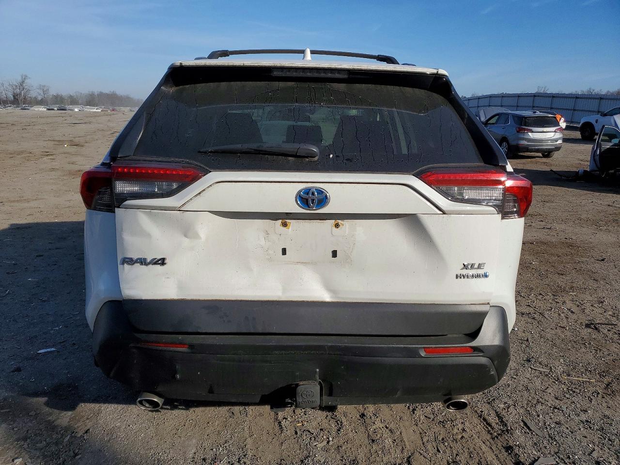 2021 TOYOTA RAV4 XLE photo 6