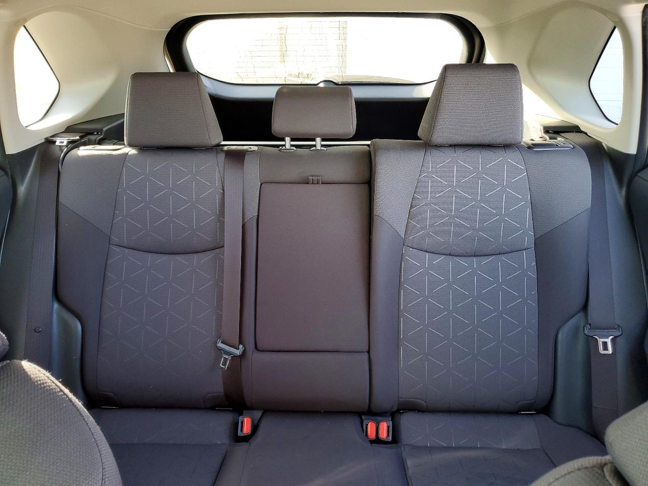 2021 TOYOTA RAV4 XLE photo 10