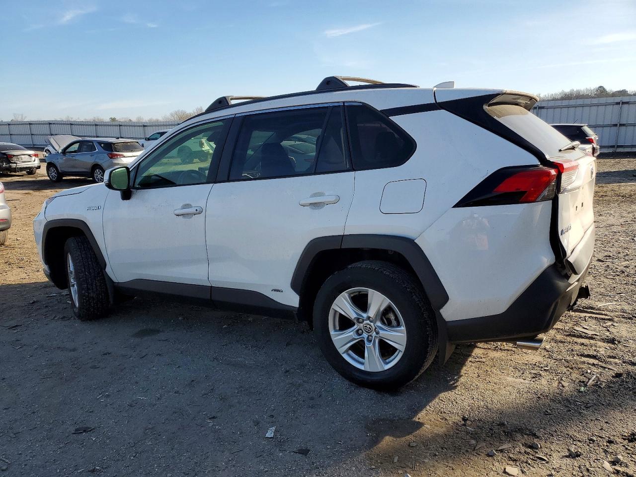 2021 TOYOTA RAV4 XLE photo 2