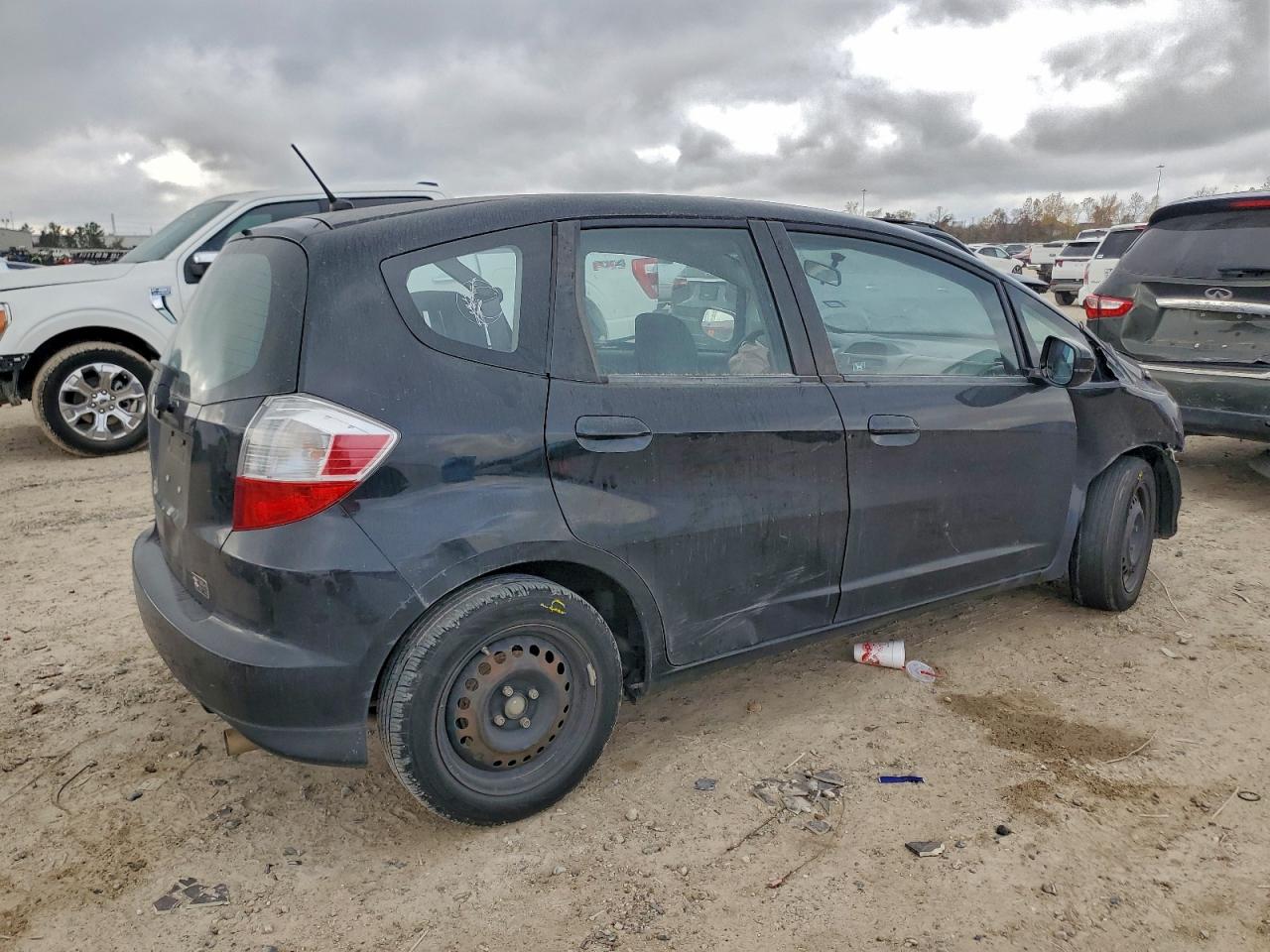2013 HONDA FIT photo 3