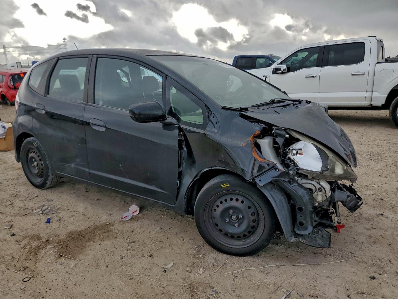 2013 HONDA FIT photo 4