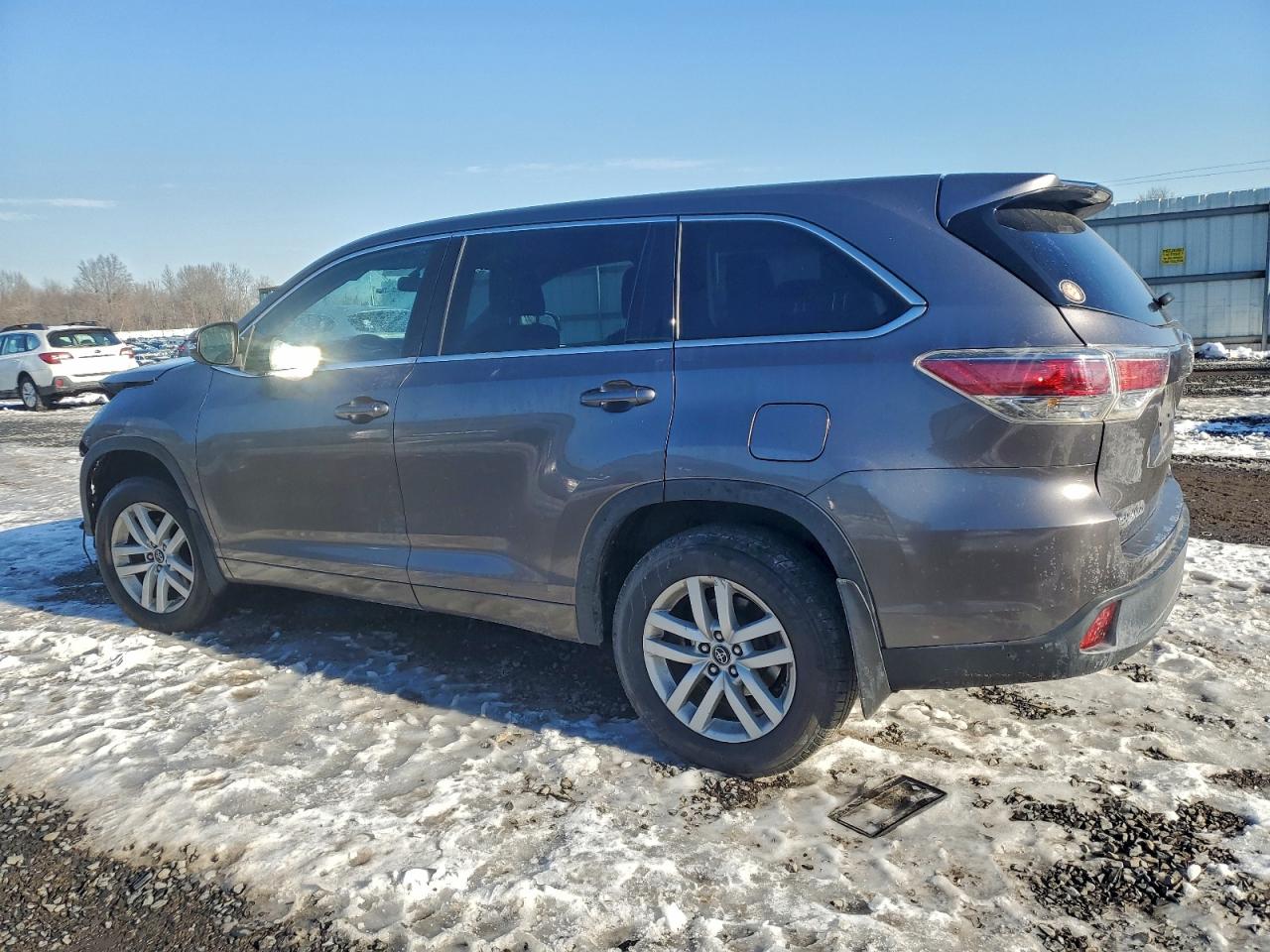 2016 TOYOTA HIGHLANDER LE photo 4