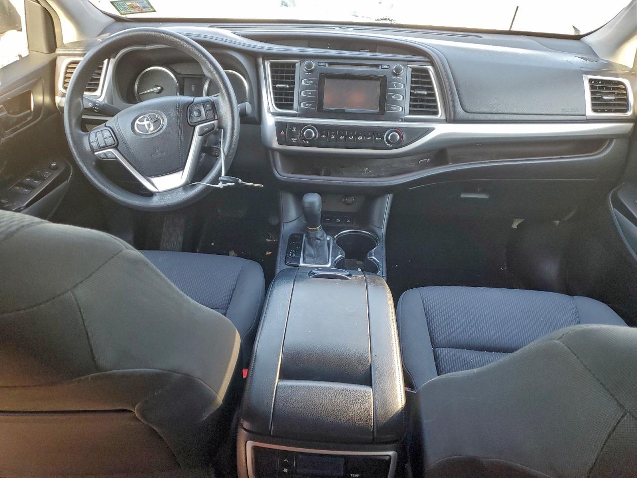 2016 TOYOTA HIGHLANDER LE photo 22