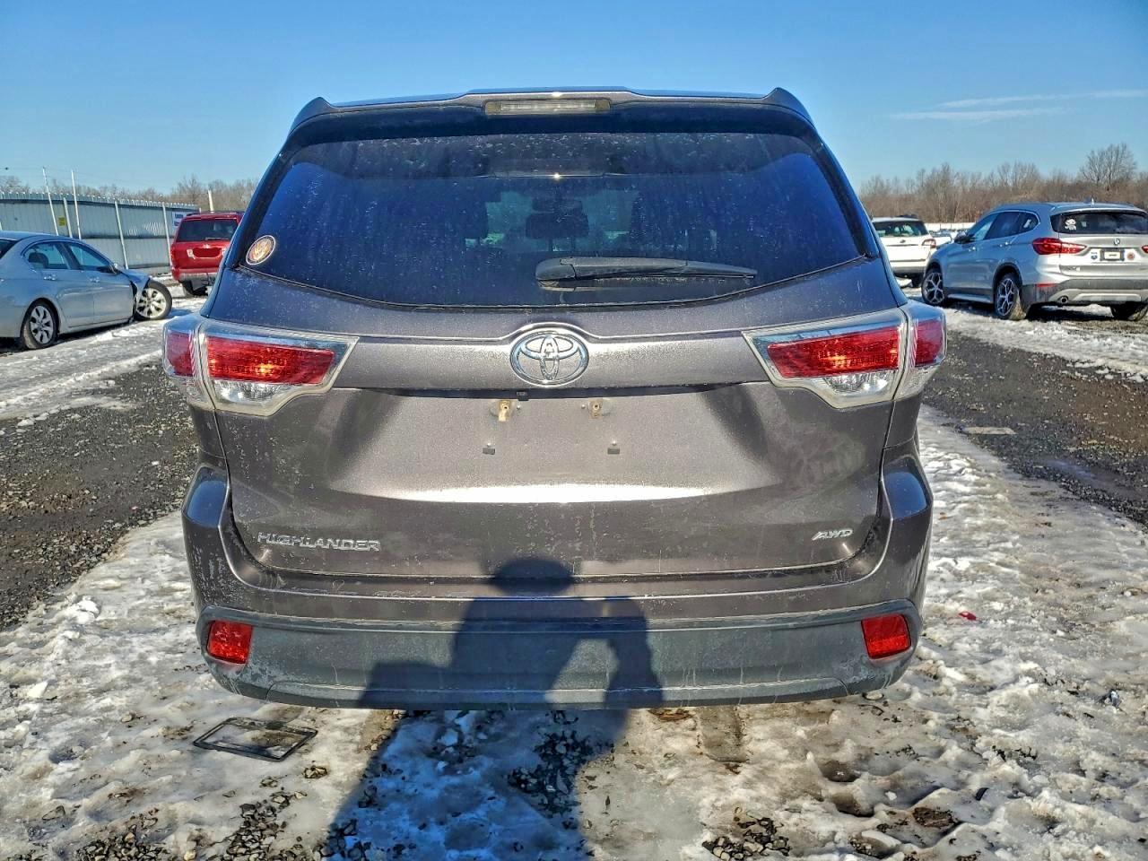 2016 TOYOTA HIGHLANDER LE photo 16