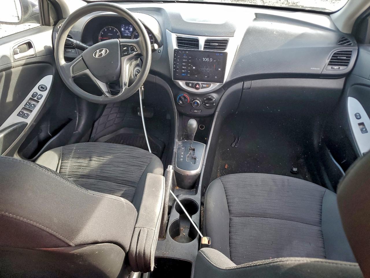 2016 HYUNDAI ACCENT SE photo 8