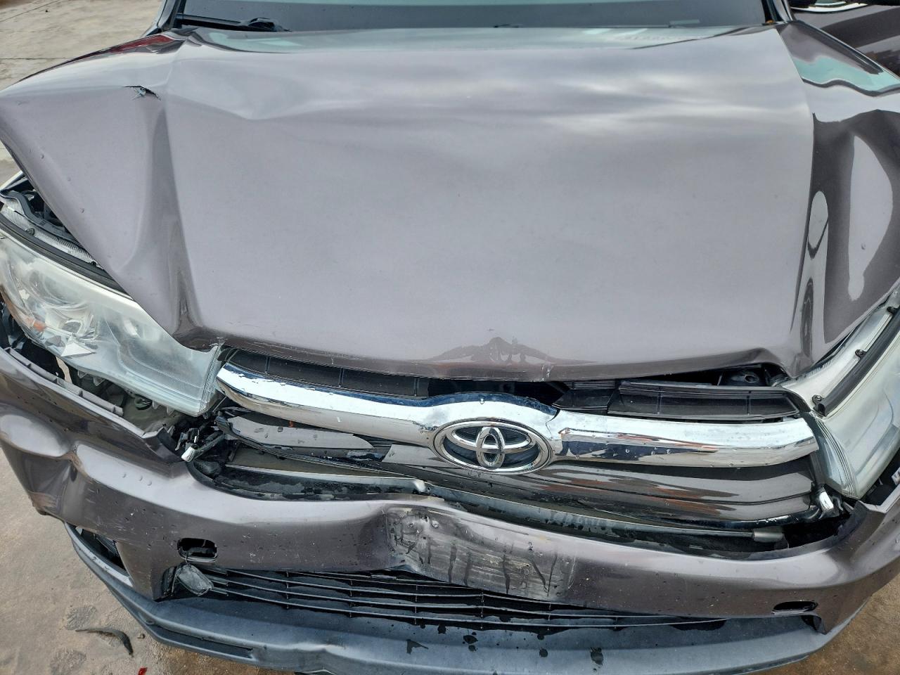 2016 TOYOTA HIGHLANDER LE photo 31