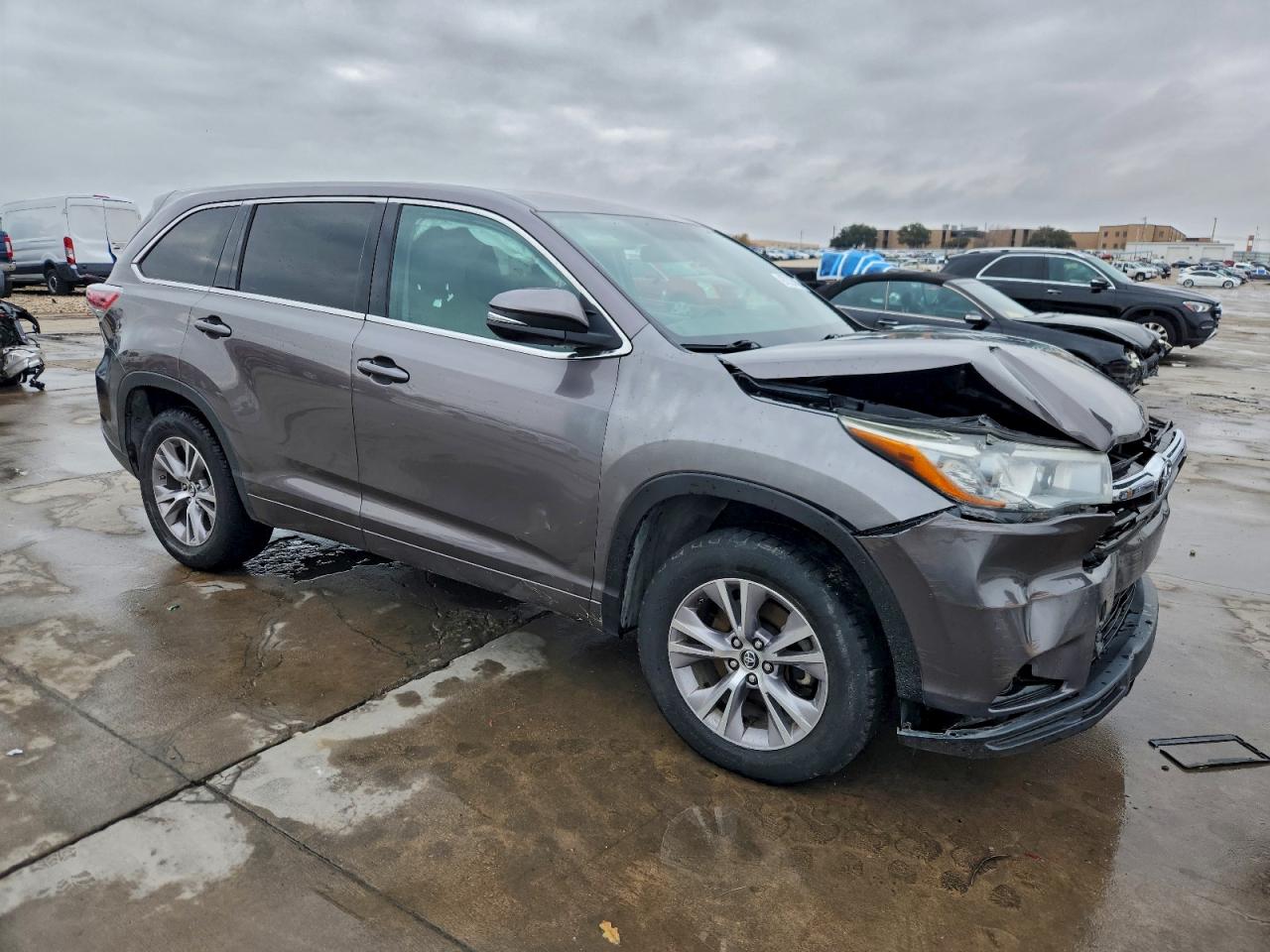 2016 TOYOTA HIGHLANDER LE photo 10