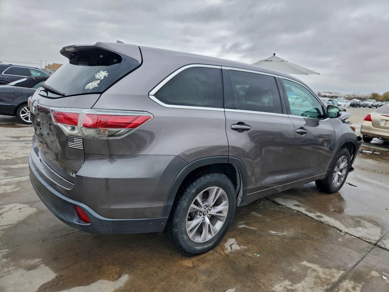 2016 TOYOTA HIGHLANDER LE photo 7