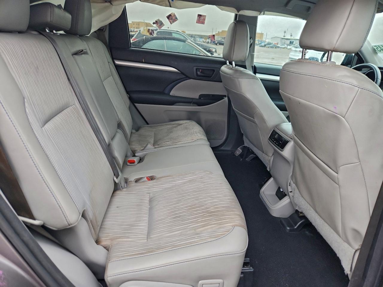2016 TOYOTA HIGHLANDER LE photo 28