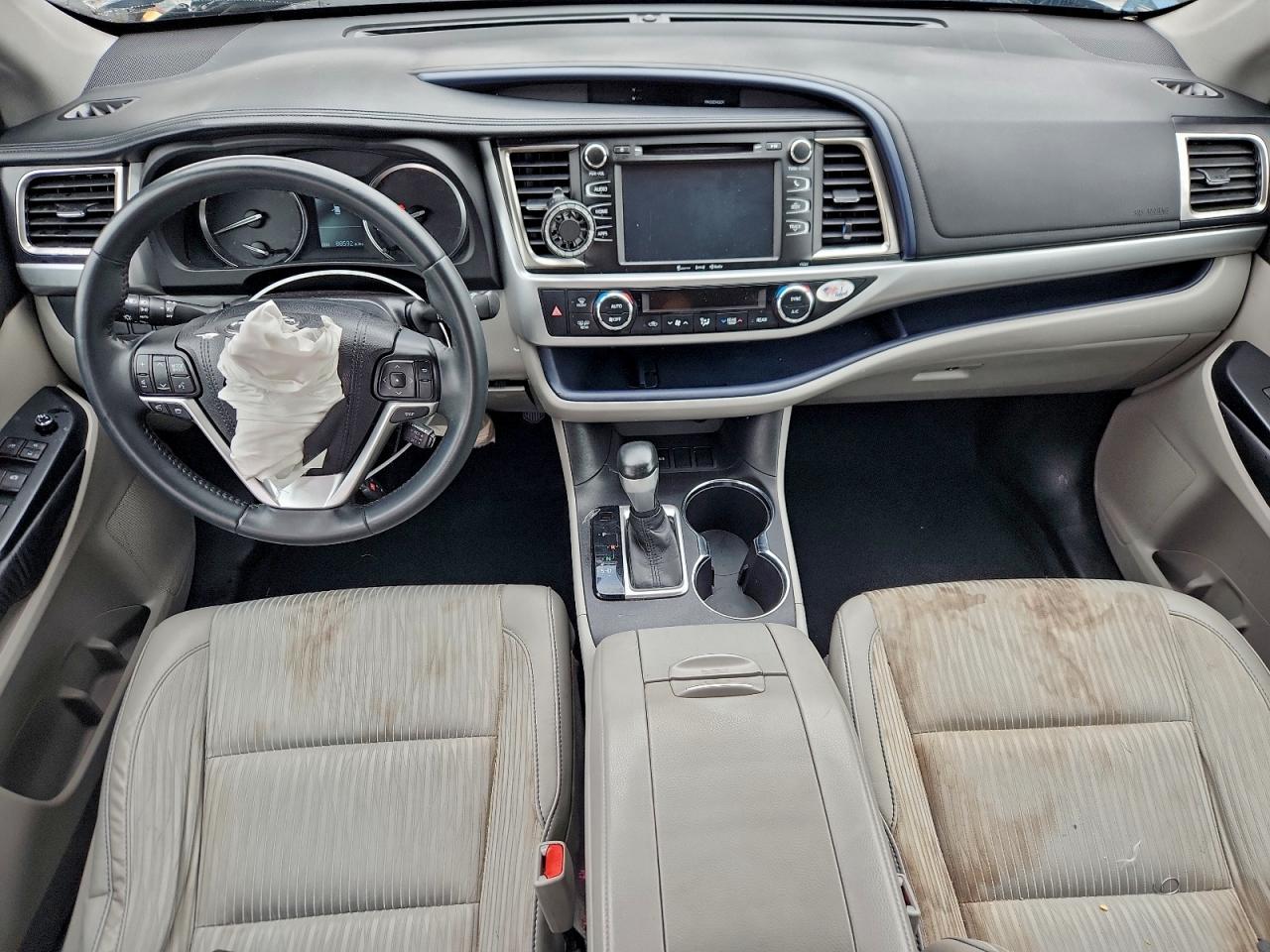 2016 TOYOTA HIGHLANDER LE photo 22
