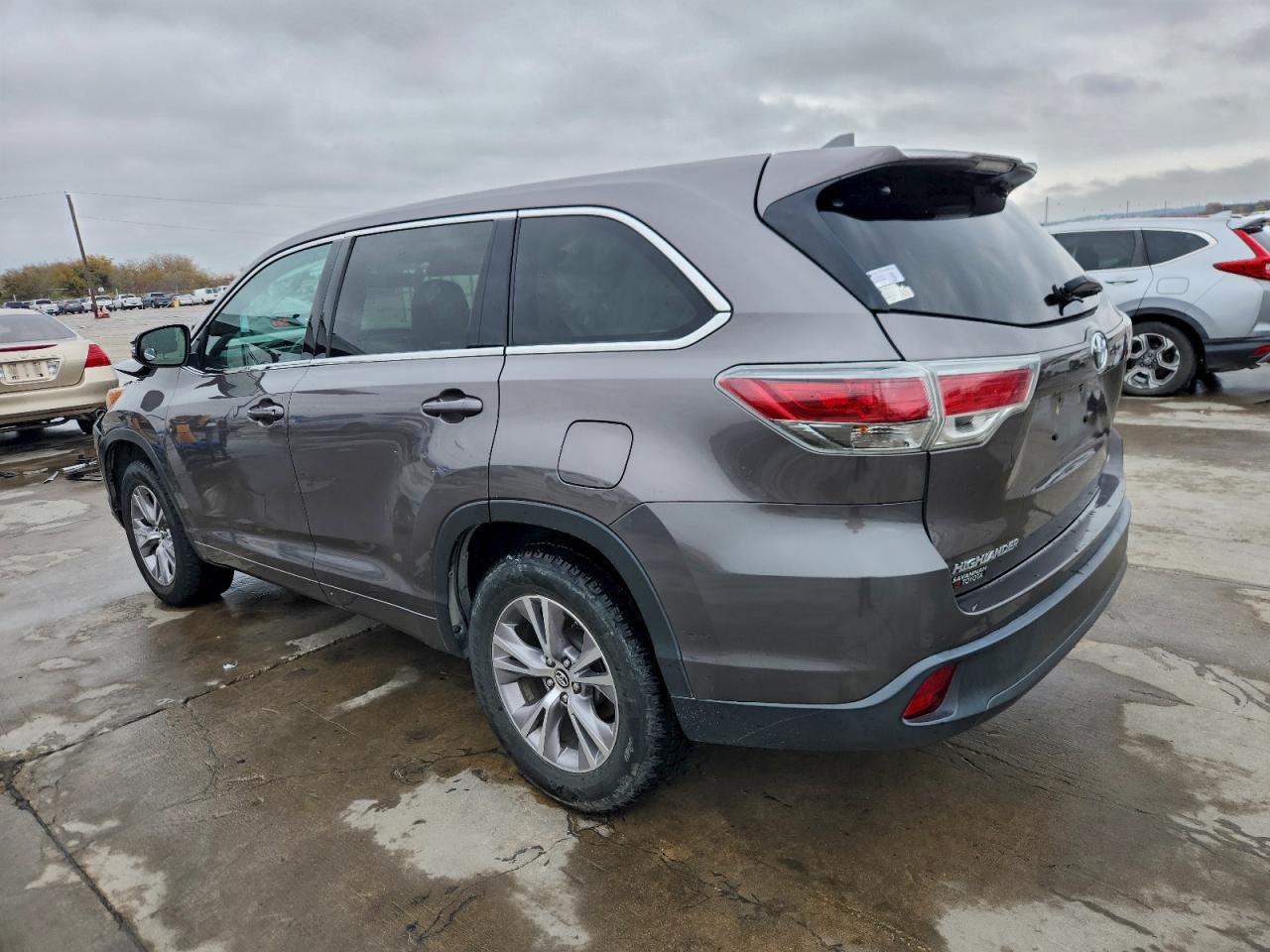 2016 TOYOTA HIGHLANDER LE photo 4