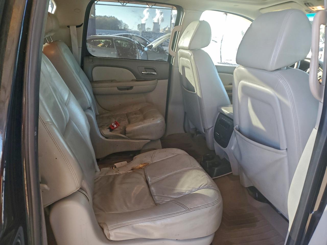 2009 GMC YUKON XL C1500 SLT photo 10