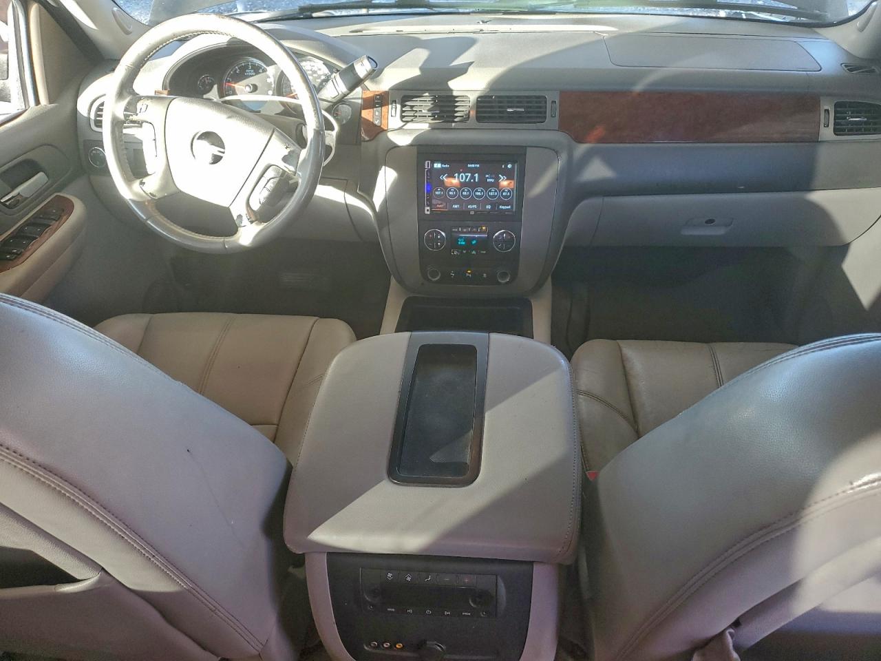 2009 GMC YUKON XL C1500 SLT photo 8