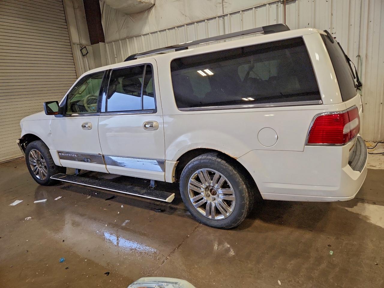 2008 LINCOLN NAVIGATOR L photo 2