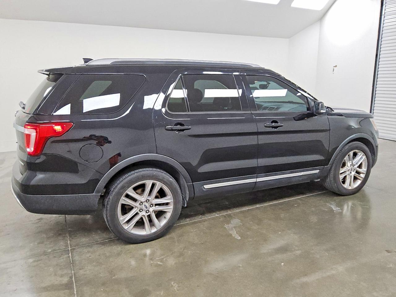 2016 FORD EXPLORER XLT photo 9