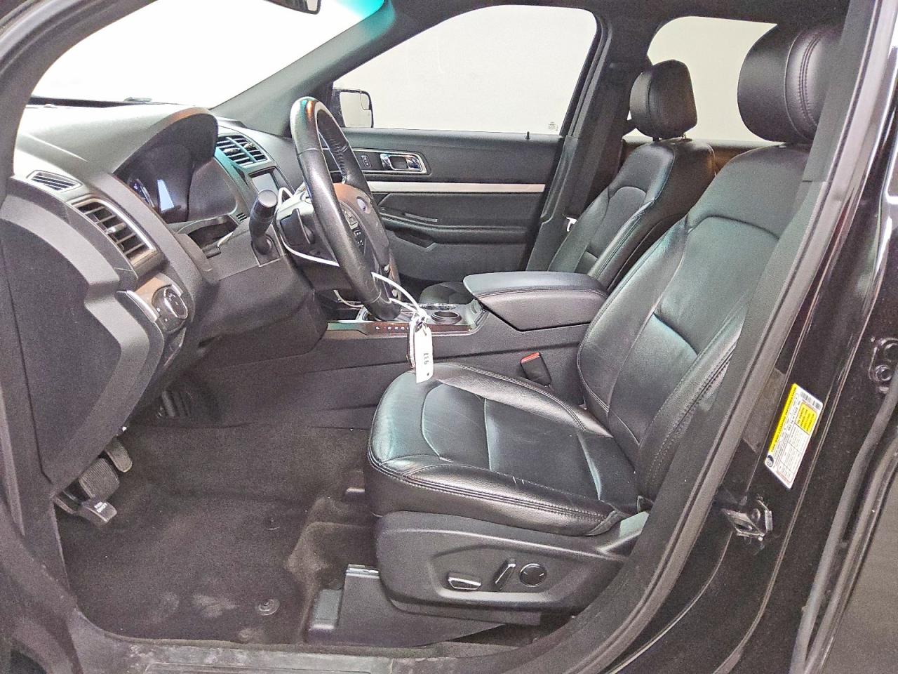 2016 FORD EXPLORER XLT photo 25