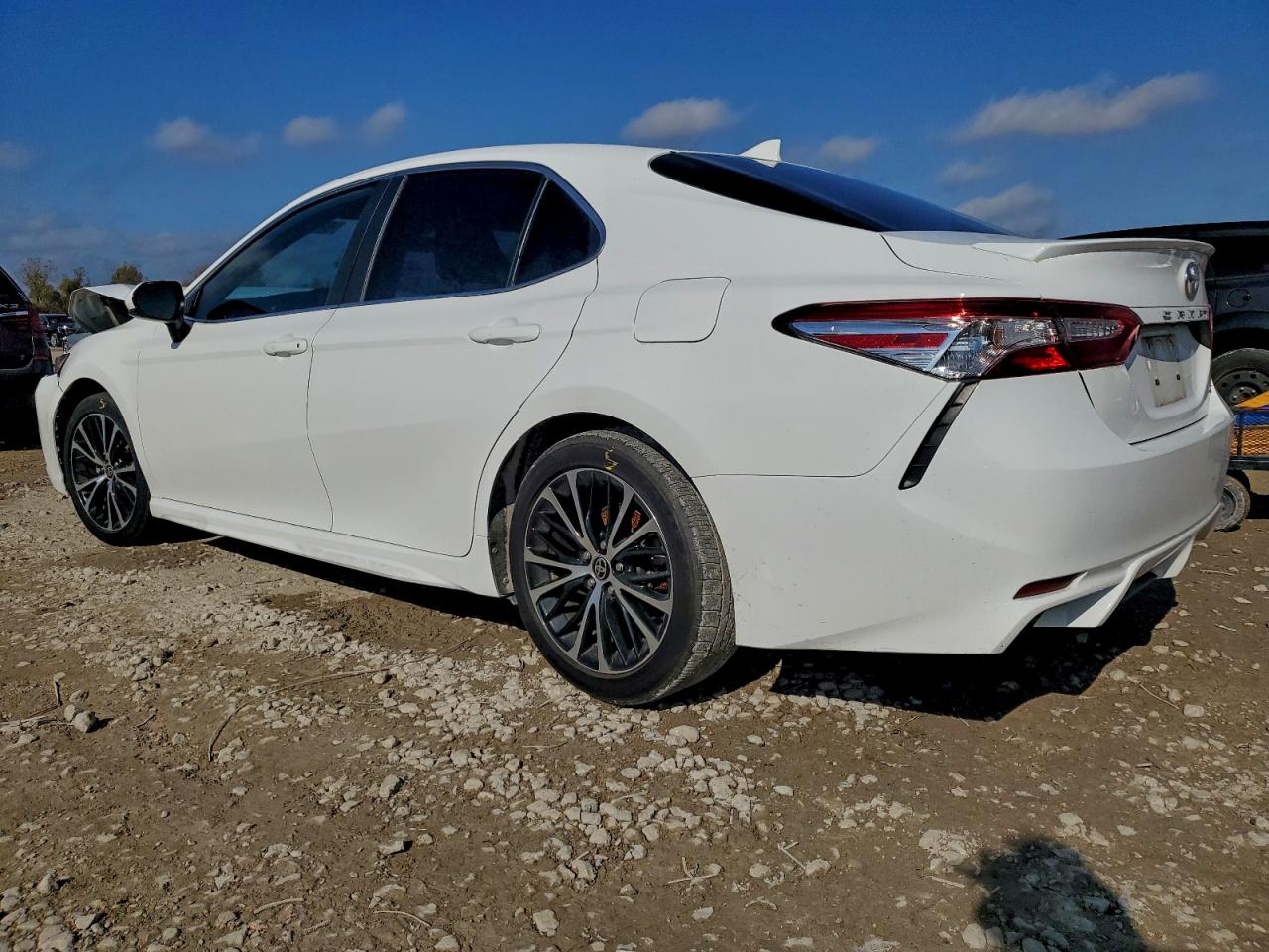 2020 TOYOTA CAMRY SE photo 4