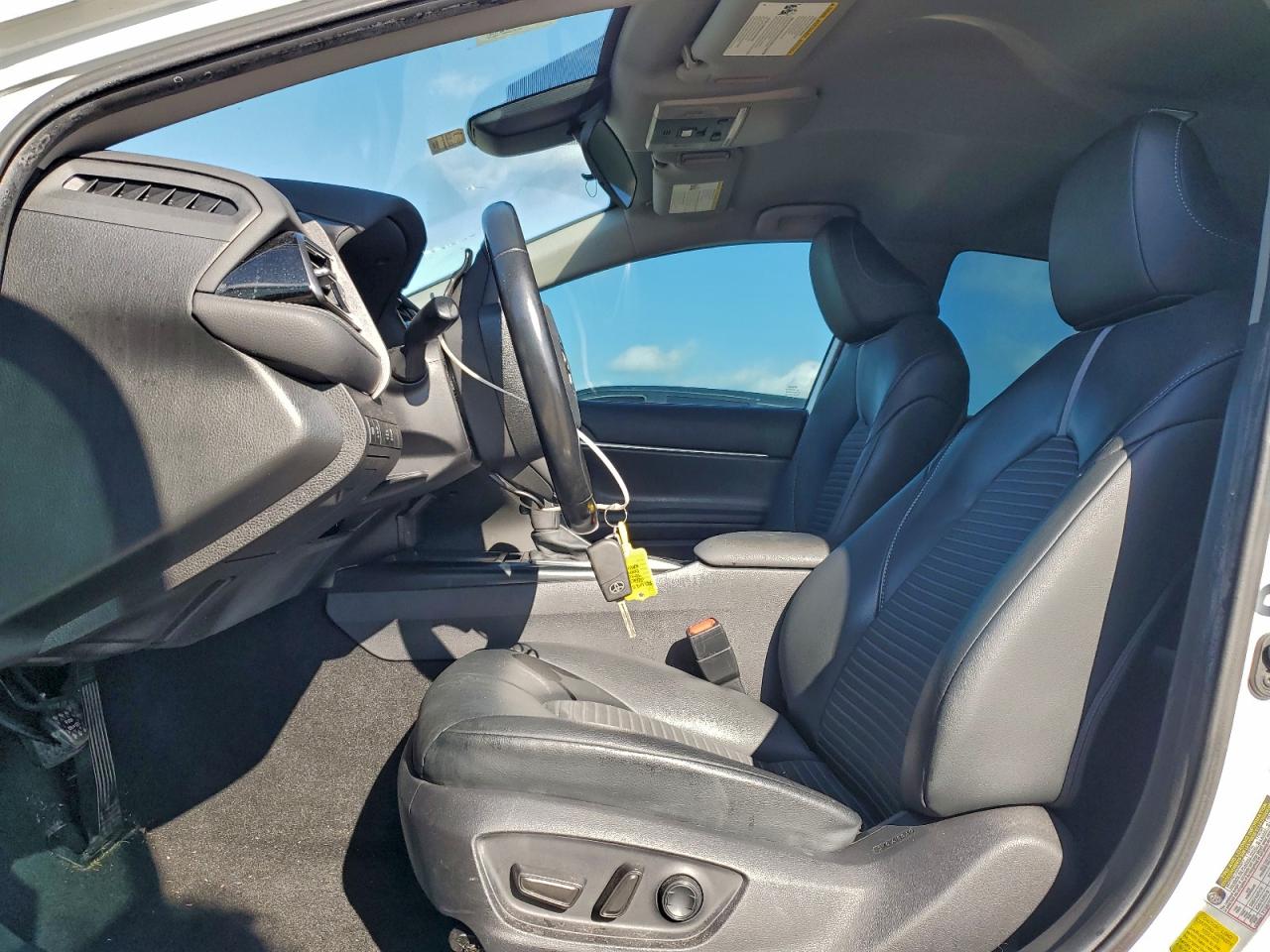 2020 TOYOTA CAMRY SE photo 19