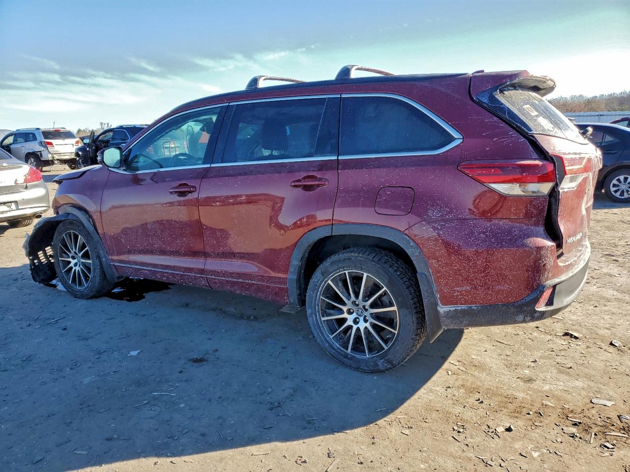 2018 TOYOTA HIGHLANDER SE photo 3