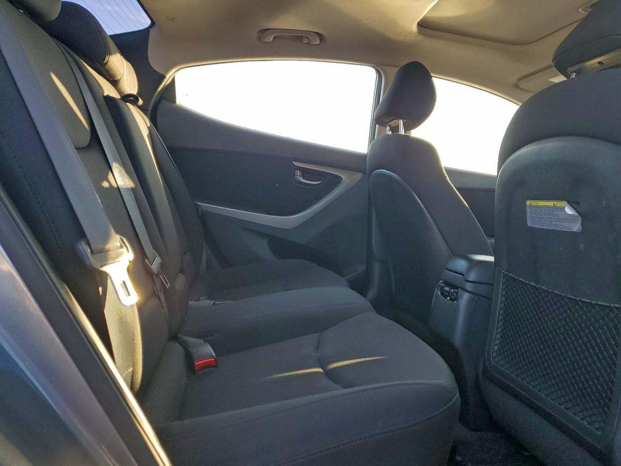 2016 HYUNDAI ELANTRA SE photo 10