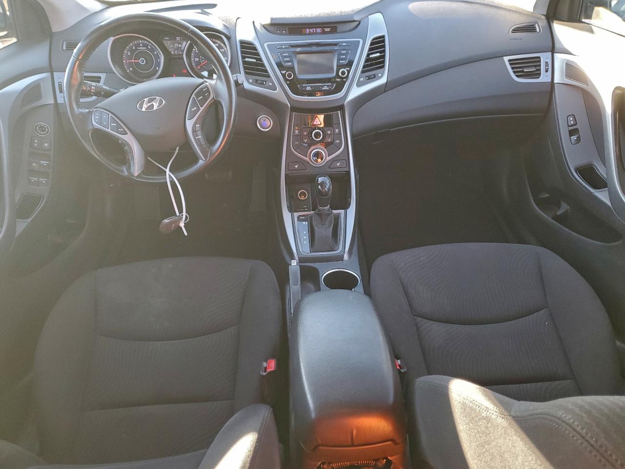 2016 HYUNDAI ELANTRA SE photo 8