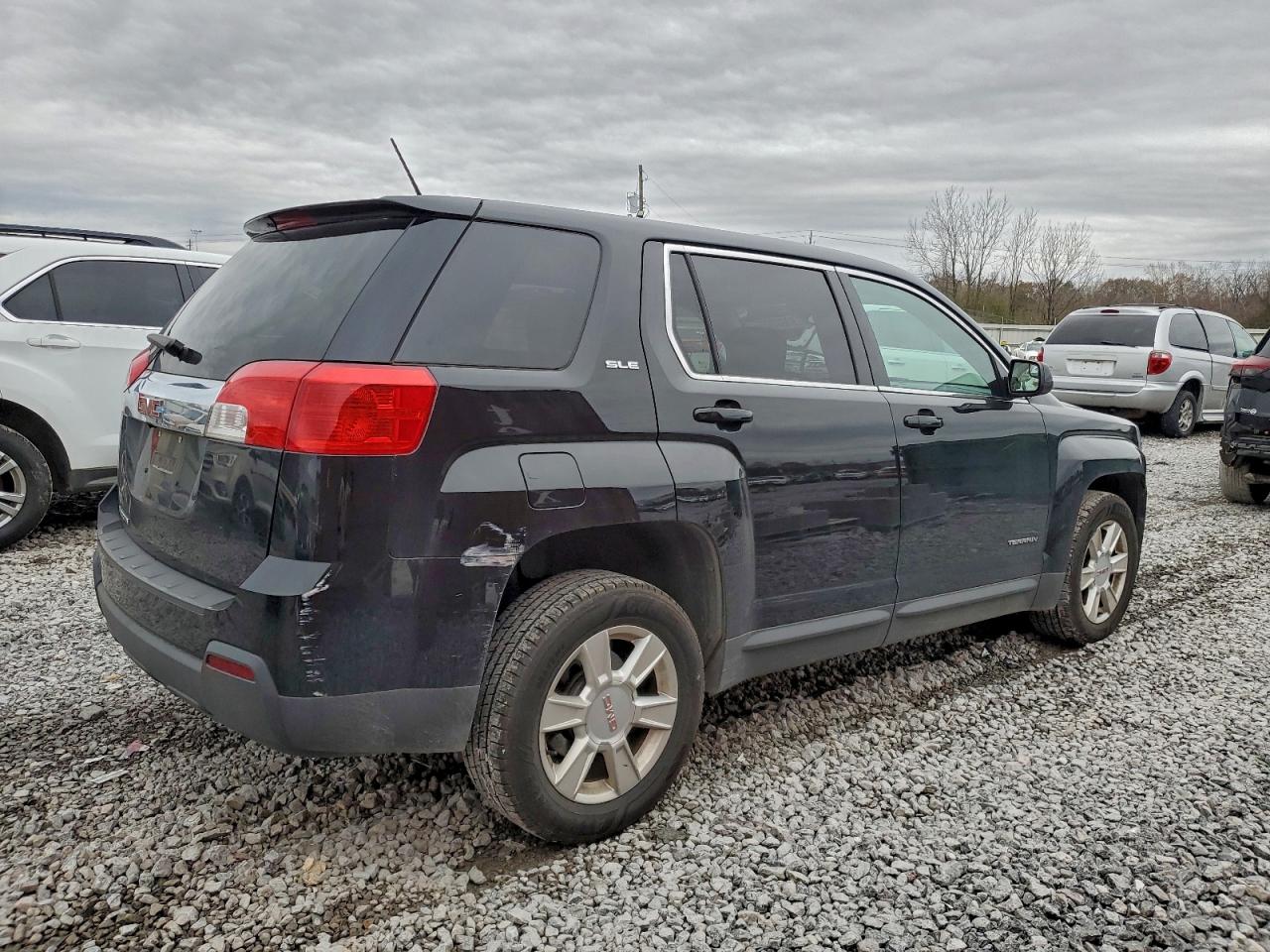 2013 GMC TERRAIN SLE photo 3
