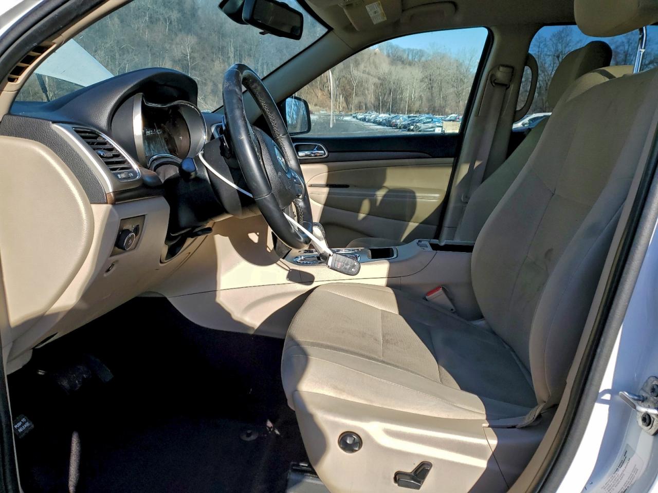 2016 JEEP GRAND CHEROKEE LAREDO photo 19