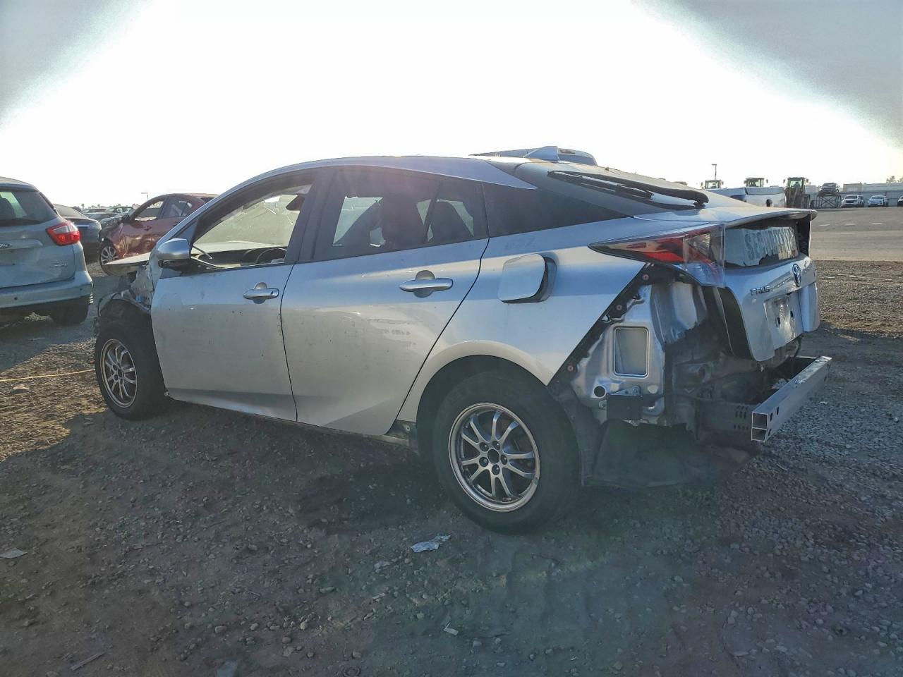 2018 TOYOTA PRIUS photo 5