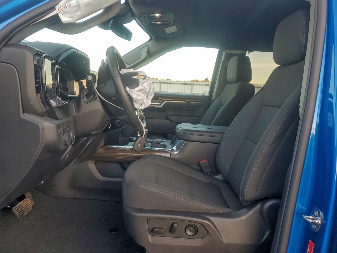 2024 CHEVROLET SILVERADO K1500 LT photo 19