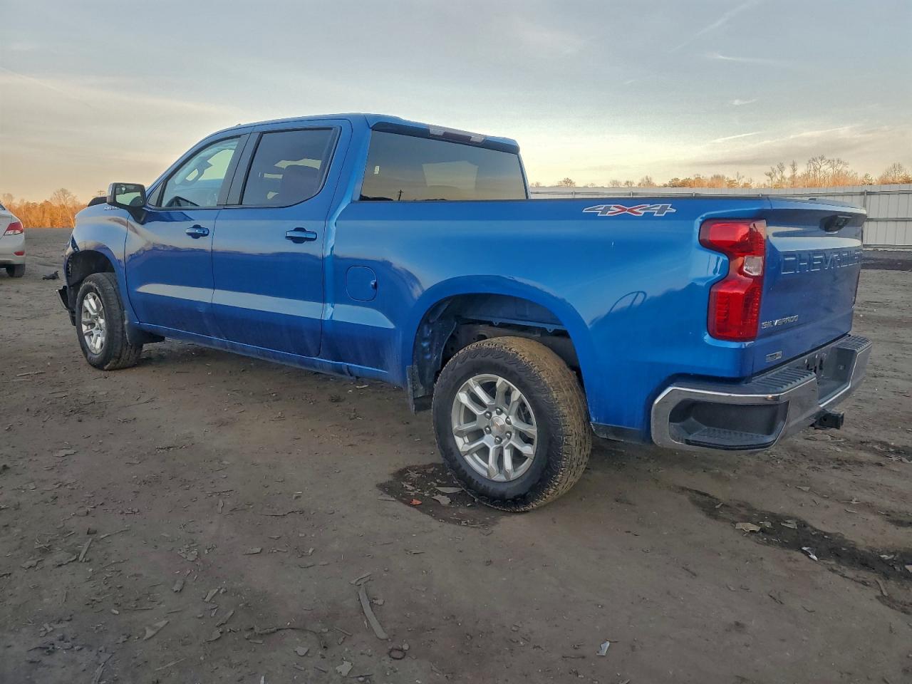2024 CHEVROLET SILVERADO K1500 LT photo 4