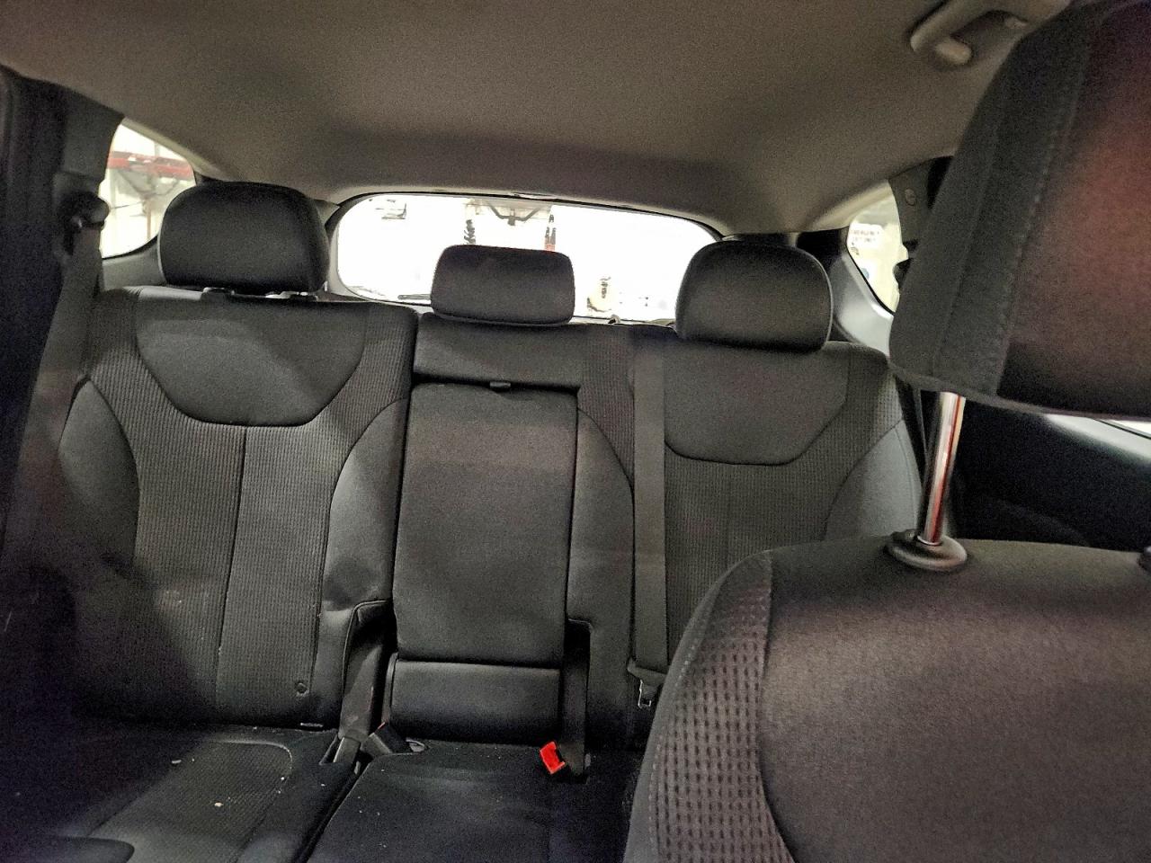 2019 HYUNDAI SANTA FE SE photo 19