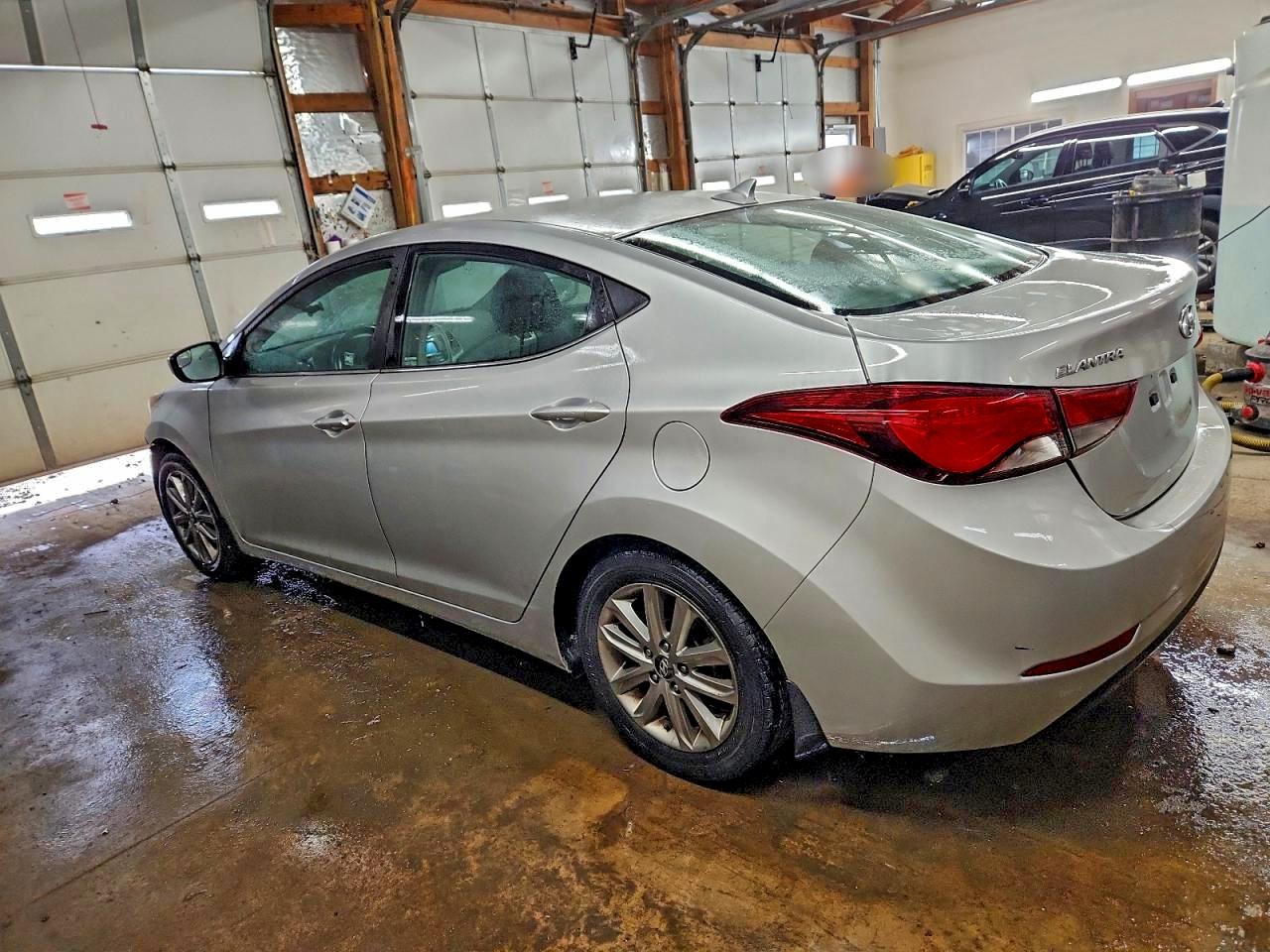 2015 HYUNDAI ELANTRA SE photo 2
