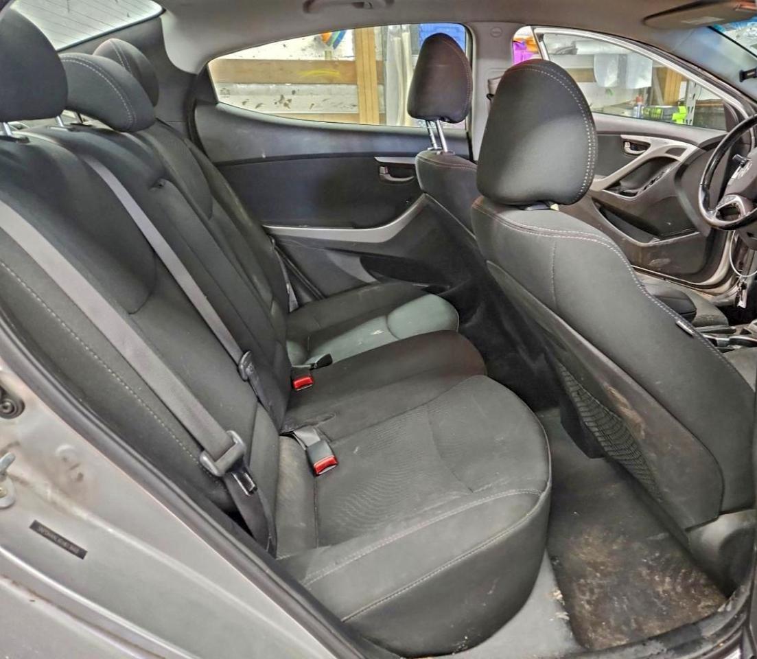2015 HYUNDAI ELANTRA SE photo 10