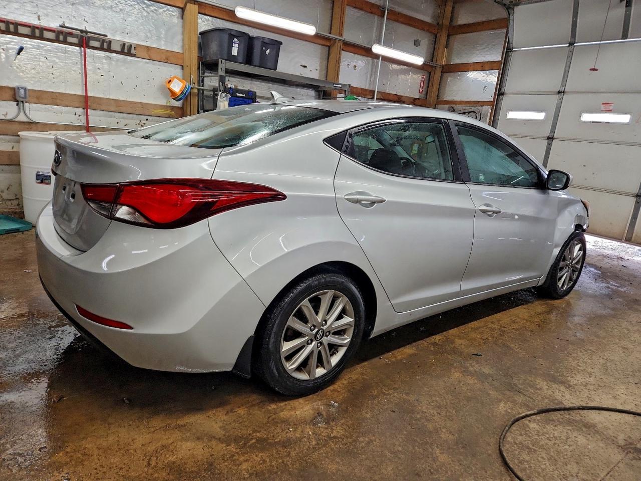 2015 HYUNDAI ELANTRA SE photo 3