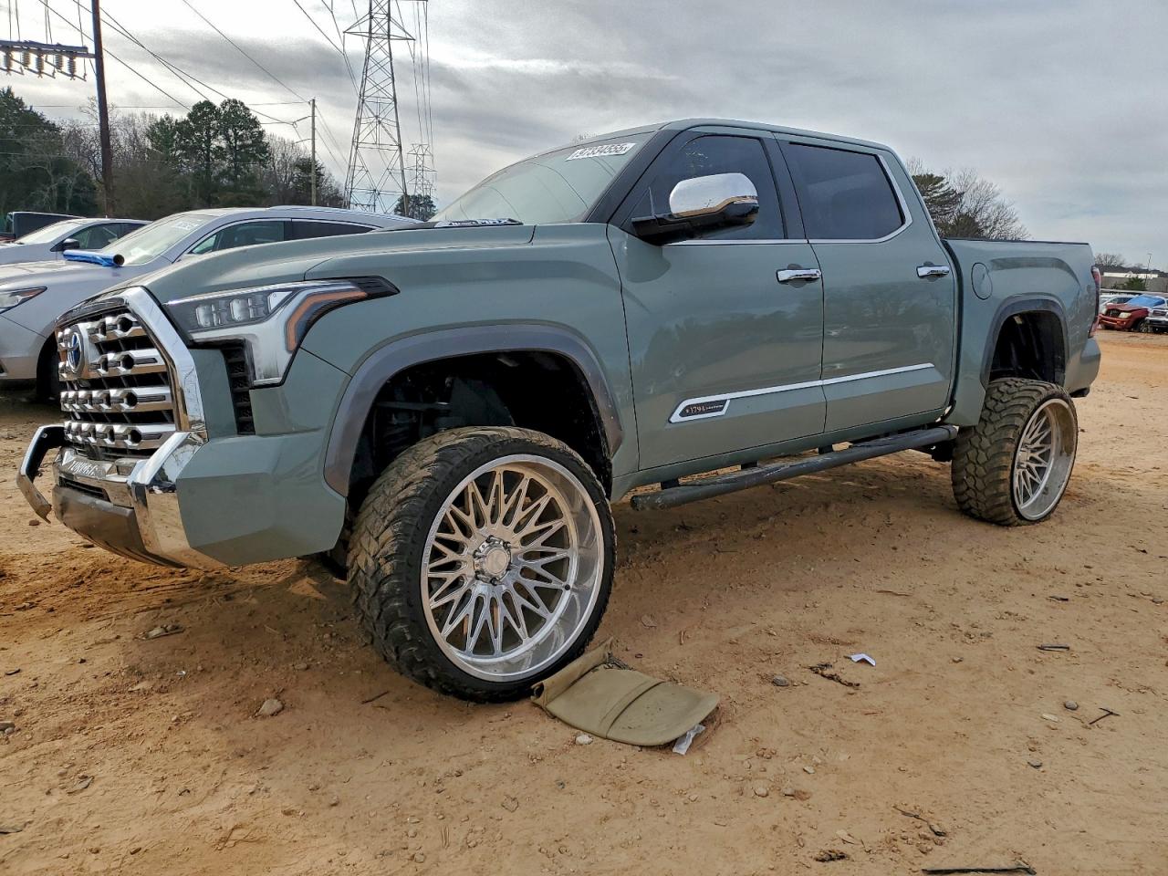 2024 TOYOTA TUNDRA