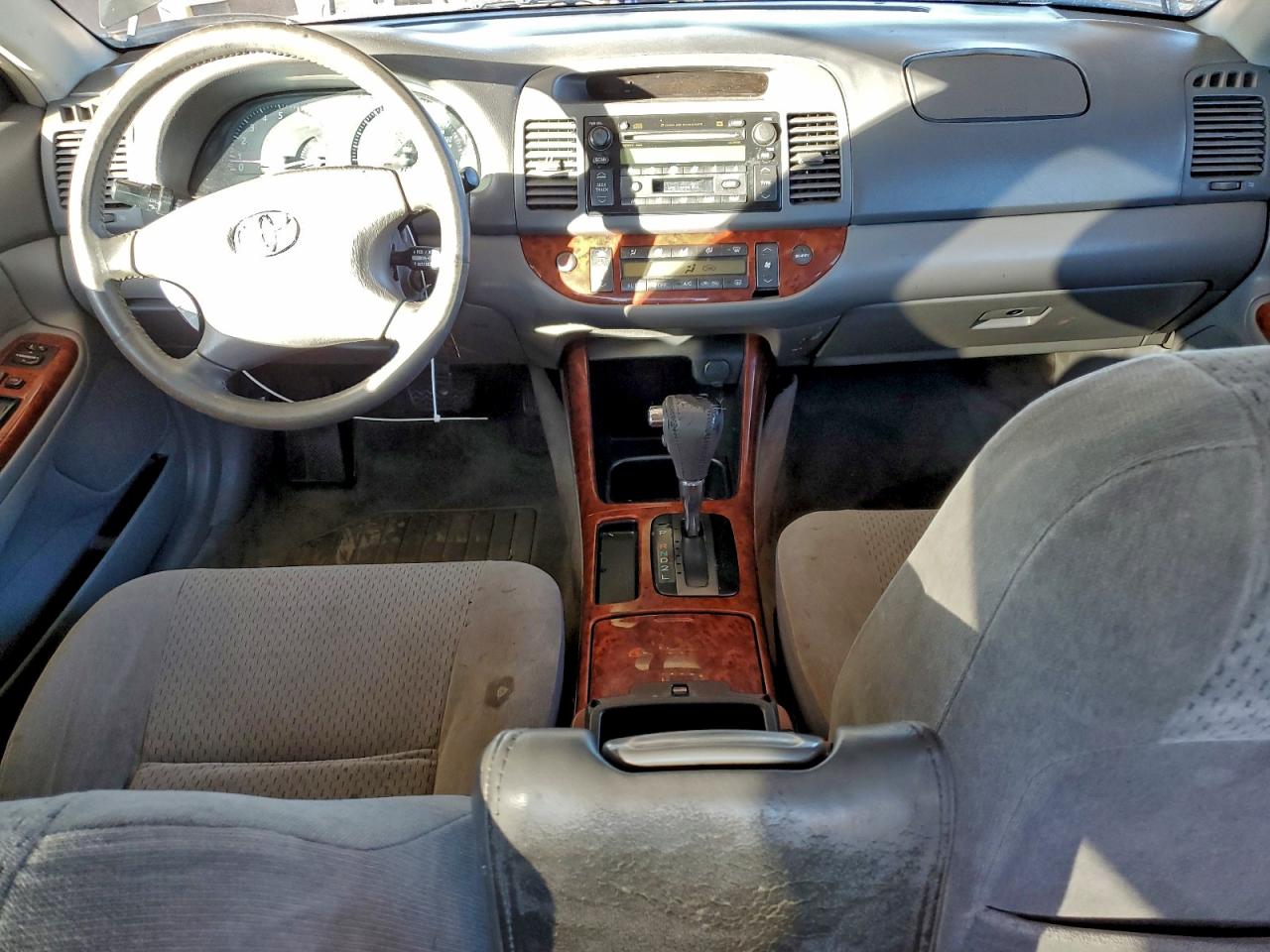 2004 TOYOTA CAMRY LE photo 8