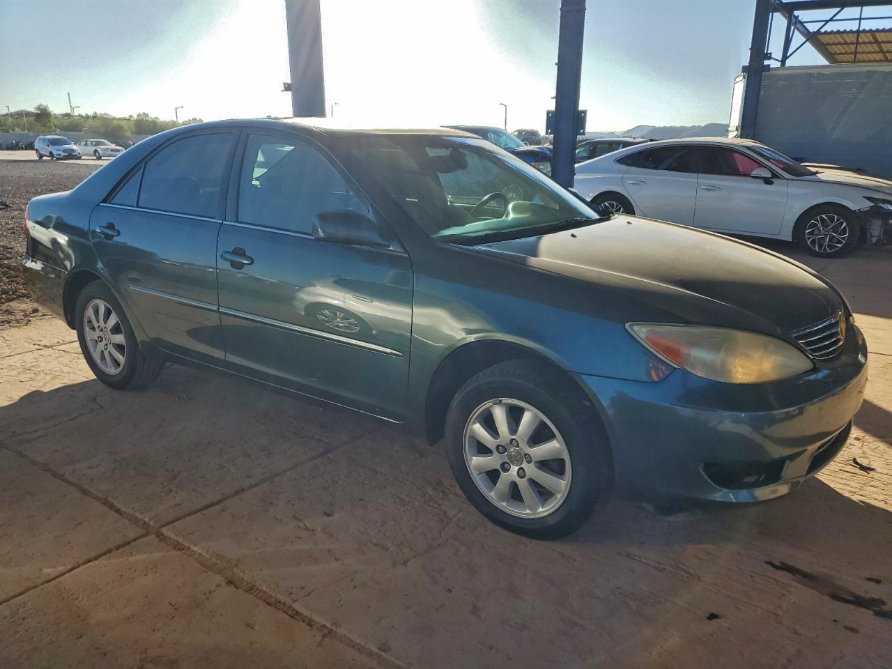 2004 TOYOTA CAMRY LE photo 4