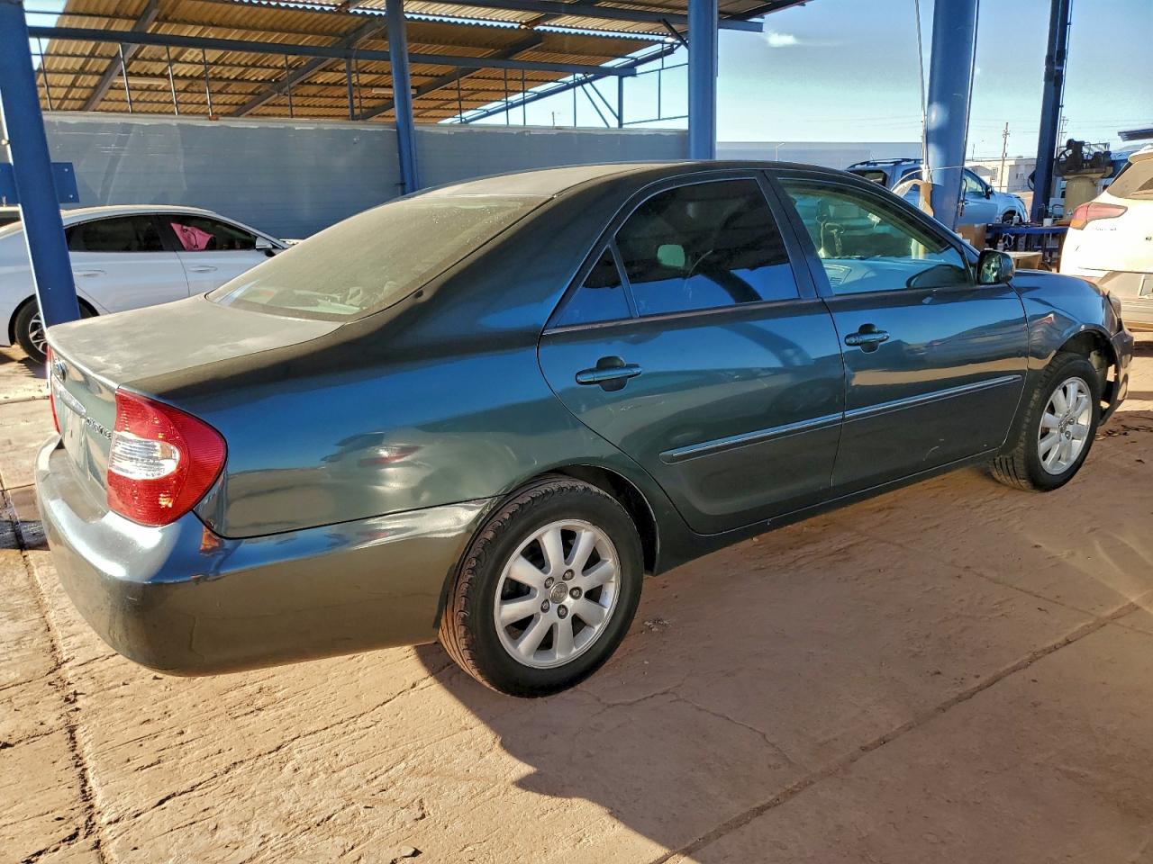 2004 TOYOTA CAMRY LE photo 3