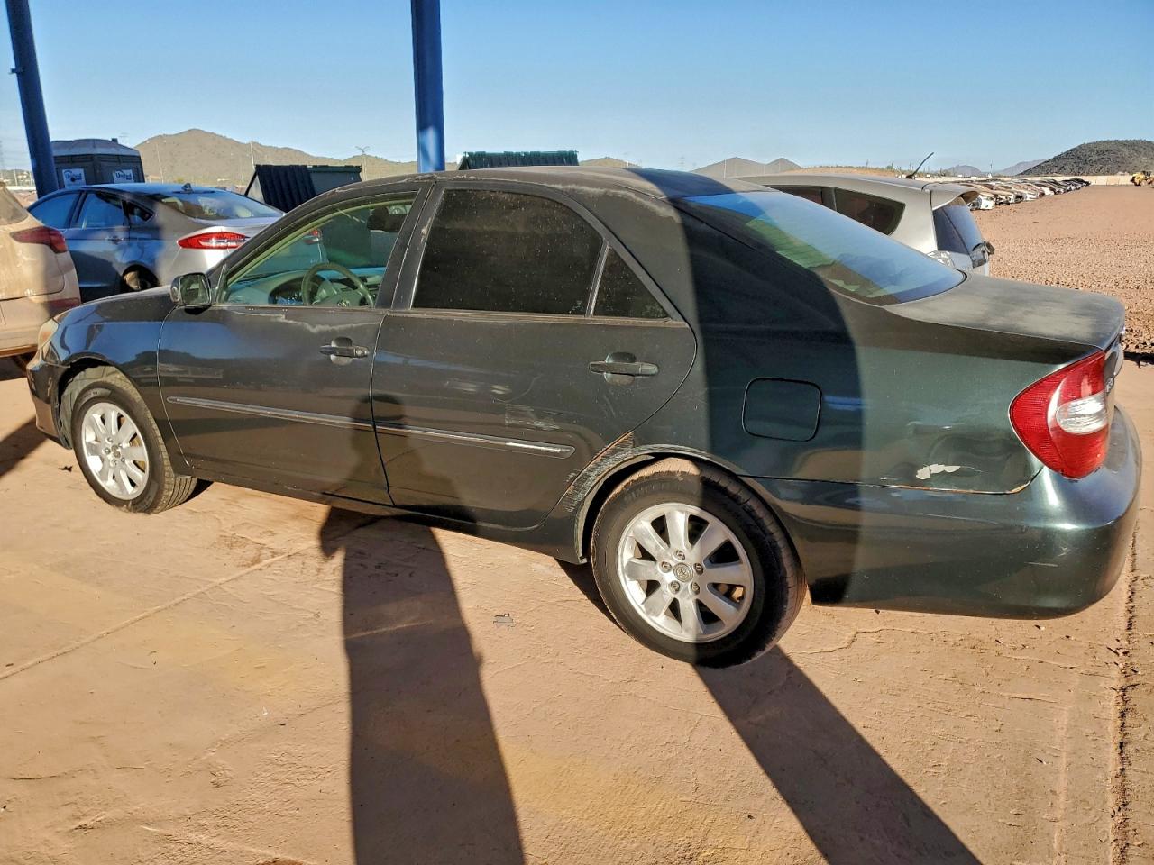 2004 TOYOTA CAMRY LE photo 2