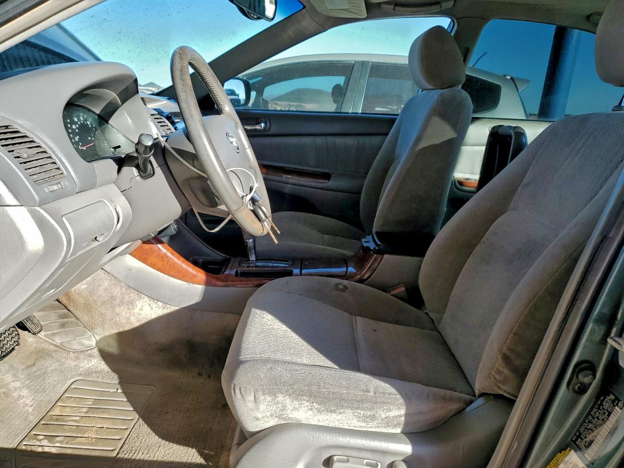 2004 TOYOTA CAMRY LE photo 7