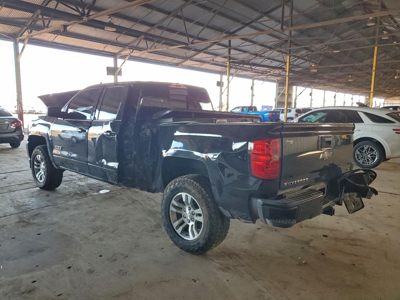 2016 CHEVROLET SILVERADO K1500 LT photo 2