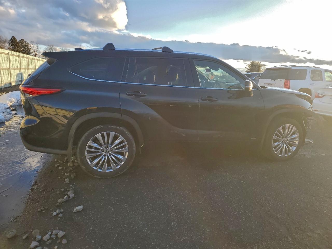 2023 TOYOTA HIGHLANDER HYBRID LIMITED photo 3