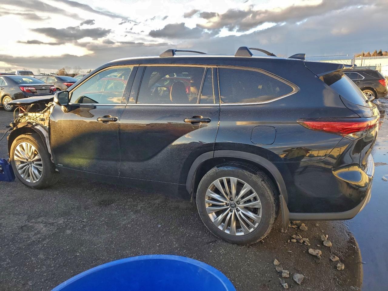2023 TOYOTA HIGHLANDER HYBRID LIMITED photo 2
