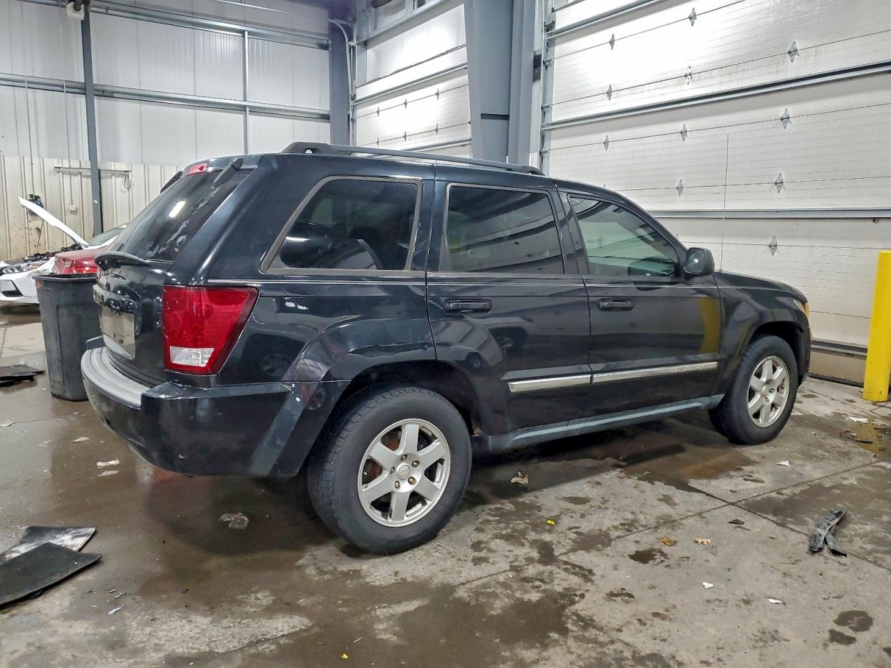 2010 JEEP GRAND CHEROKEE LAREDO photo 3
