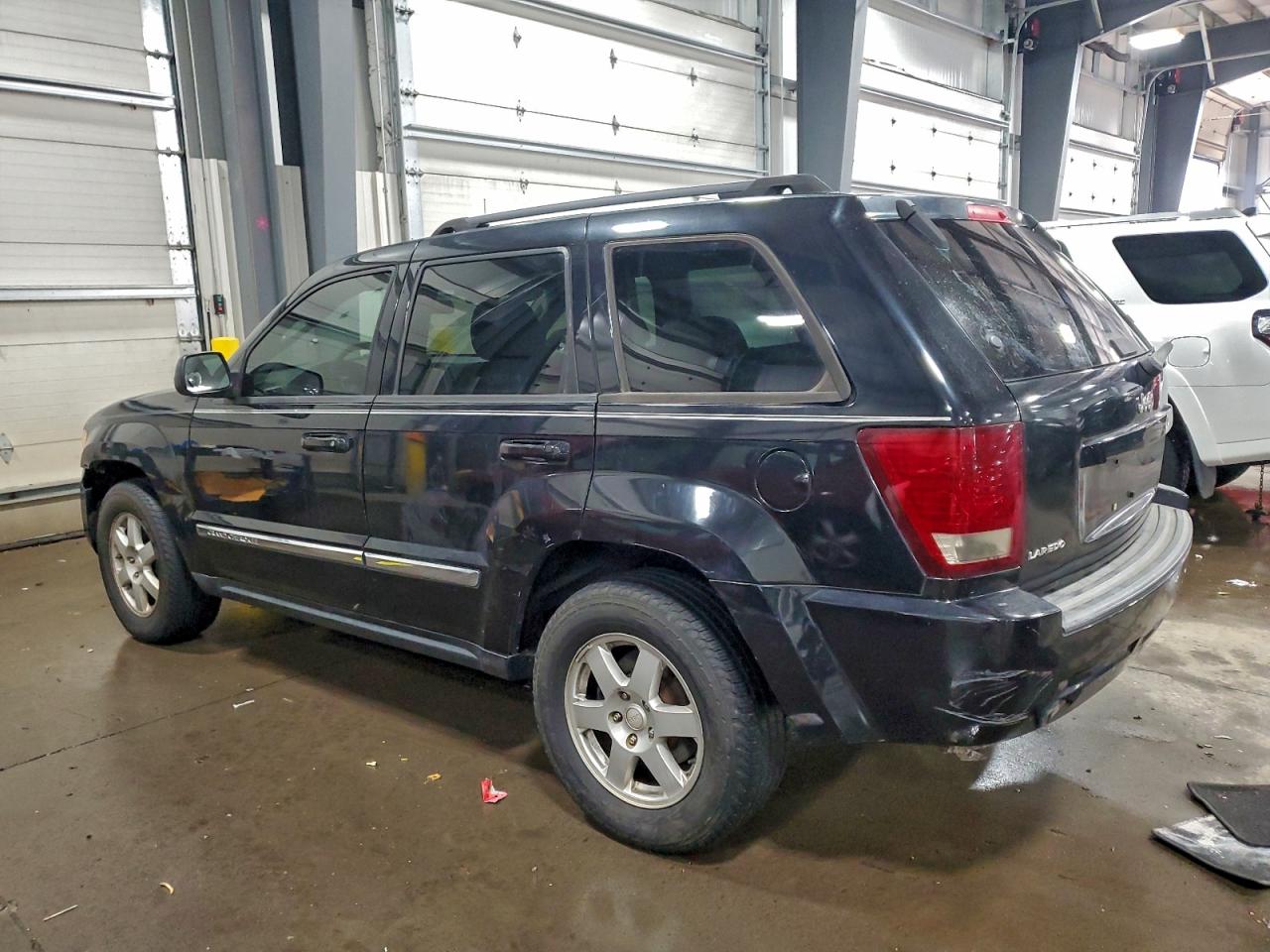 2010 JEEP GRAND CHEROKEE LAREDO photo 2