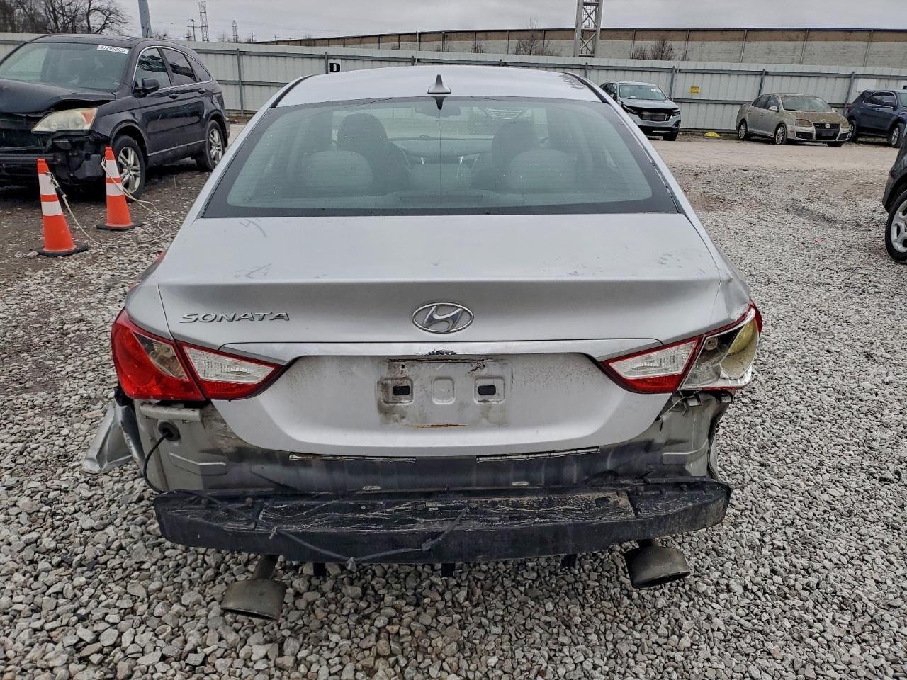 2013 HYUNDAI SONATA SE photo 6