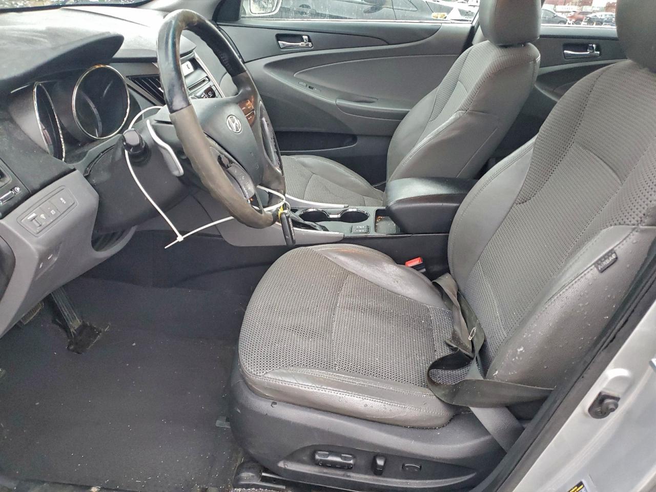 2013 HYUNDAI SONATA SE photo 7