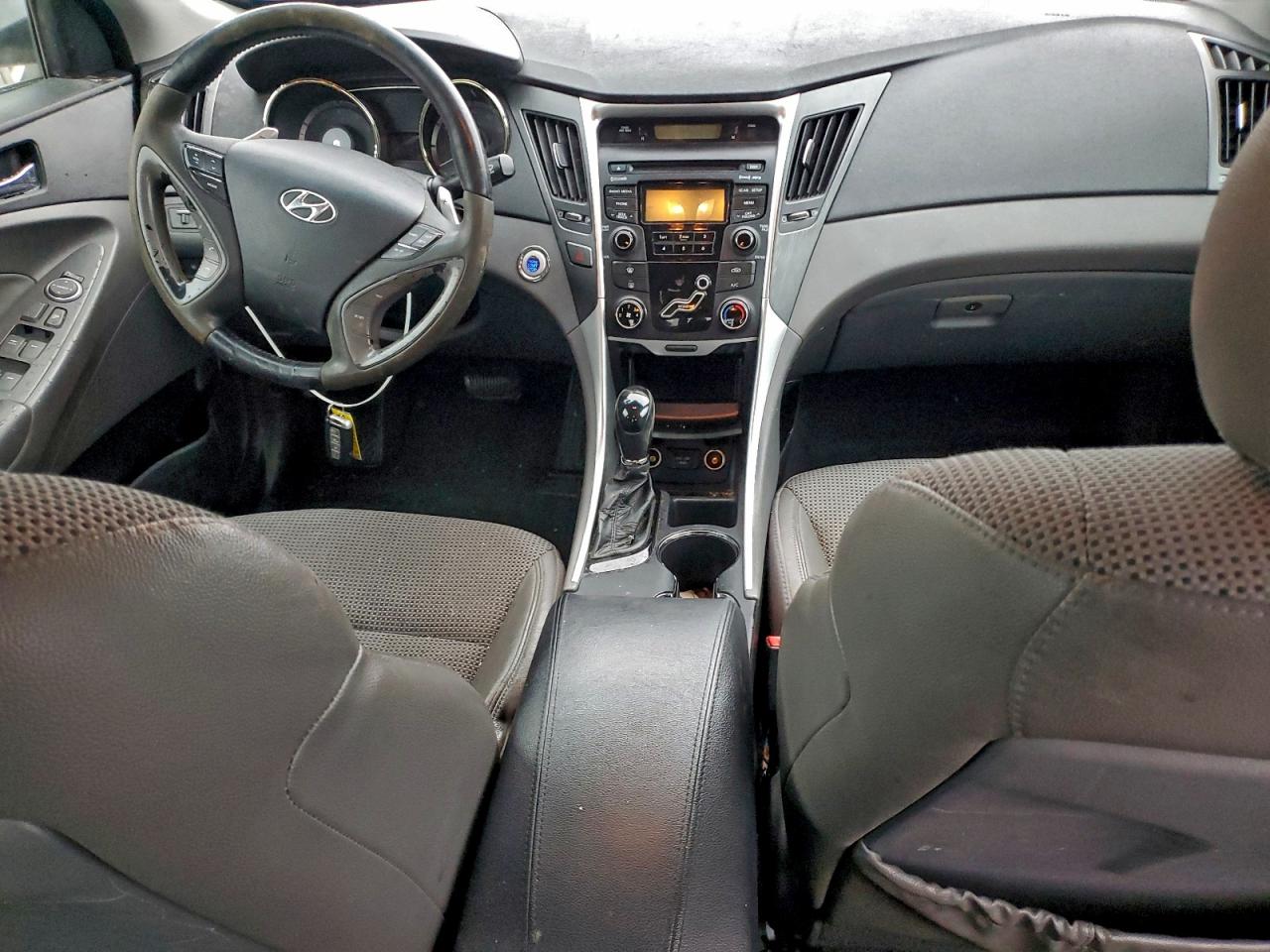 2013 HYUNDAI SONATA SE photo 8